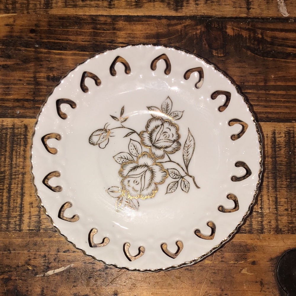 1950’s Hand Painted Gold Rose Plate/Tray 6”